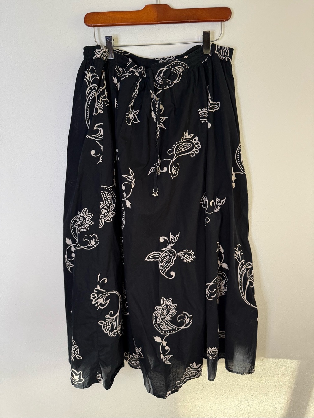 First Issue Liz Claiborne Paisley Cotton Midi Skirt Black Ivory M
